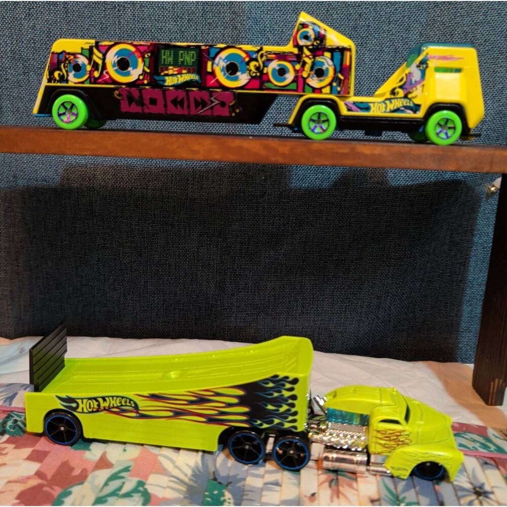 Hot Wheels Super Rigs Lot 2 Park N Play Neon Boombox Diecast